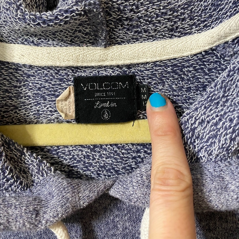 Volcom hoodie - Picture 2 of 6